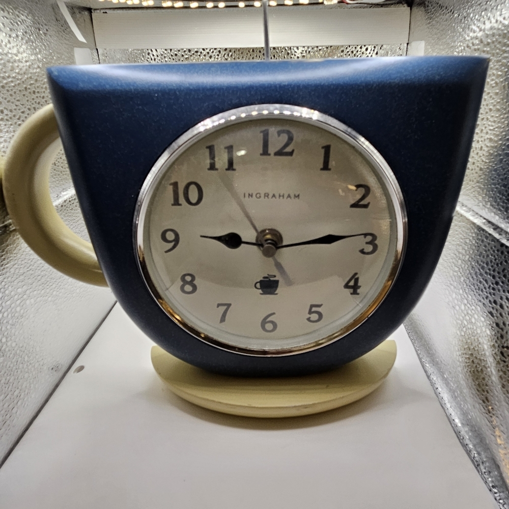Ingraham Retro Blue and Cream Streaming Coffee Cup Wall Clock